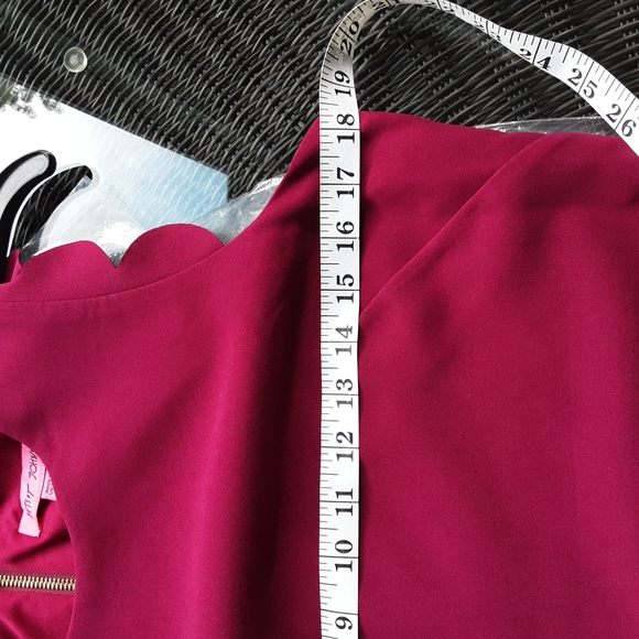 NWT Scalloped Hem Shift Dress by Betsey Johnson, Size 10 - Picture 14 of 16